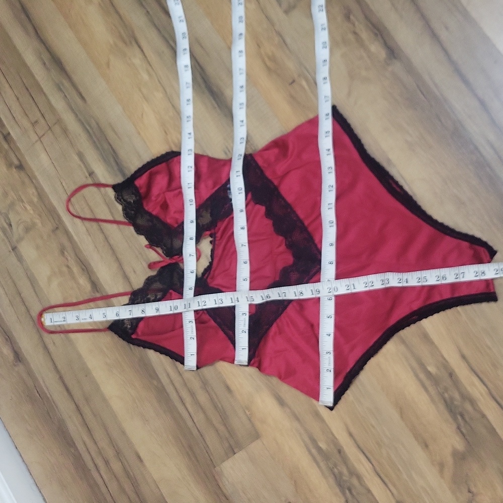 Vtg 80s LADY CAMEO DALLAS Red Nylon Black Lace Nylon Keyhole Front Teddy - Picture 8 of 11